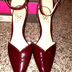 Vince Camuto, sz 6, red/burgundy heels